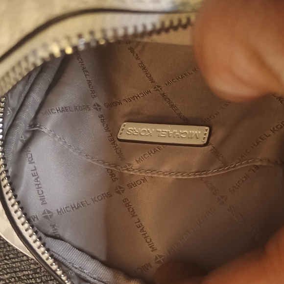 Michael Kors Jet Set Large Crossbody – Daisy Yellow Polka Dot Logo Print - Picture 5 of 13